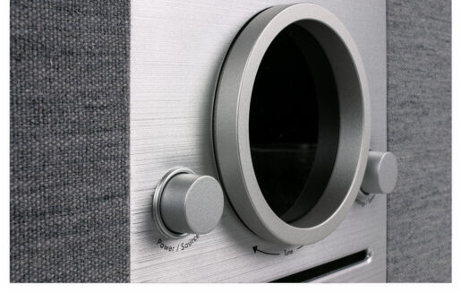 Tivoli Audio music system ny tæt på knapper