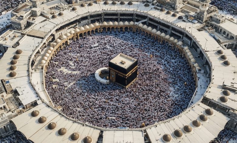 الكعبة المشرفة عبر العصور تاريخ بناء أقدس موقع في الإسلام 1 الكعبة المشرفة عبر العصور تاريخ بناء أقدس موقع في الإسلام