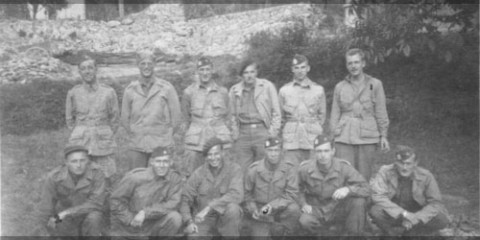 Septembre 1944 : Etat-Major du 551st PIB, photo prise derrière de l'école de Saint-Martin-Vésubie.