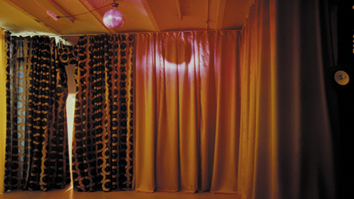 installation view_06diskocurtain