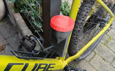 fiets met bucket 3 Bike Bucket op mountainbike