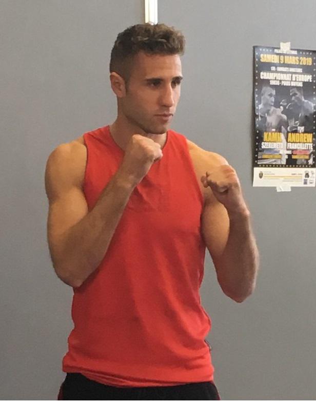 You are currently viewing Maxime BENTEJAC quitte la boxe amateur