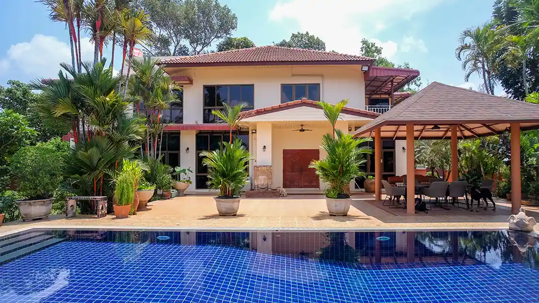 For Sale: Exceptional extra-large private pool house in the heart of Mae Phim Beach.