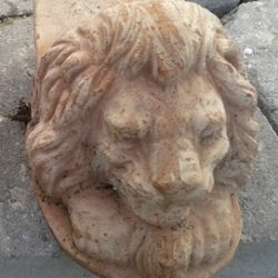 Terracotta Fod til krukker løvehoved