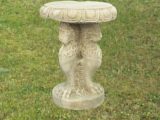 Marmorstol med løvemotiv – 46 cm høj