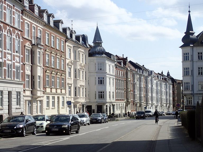 Frederiksbjerg - da Aarhus rykkede. Byvandring