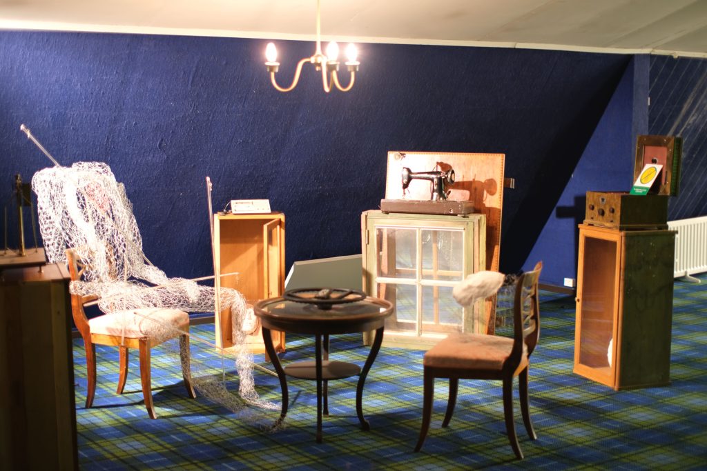 SILENT MEETING An Installation Series by Aaron Belvan