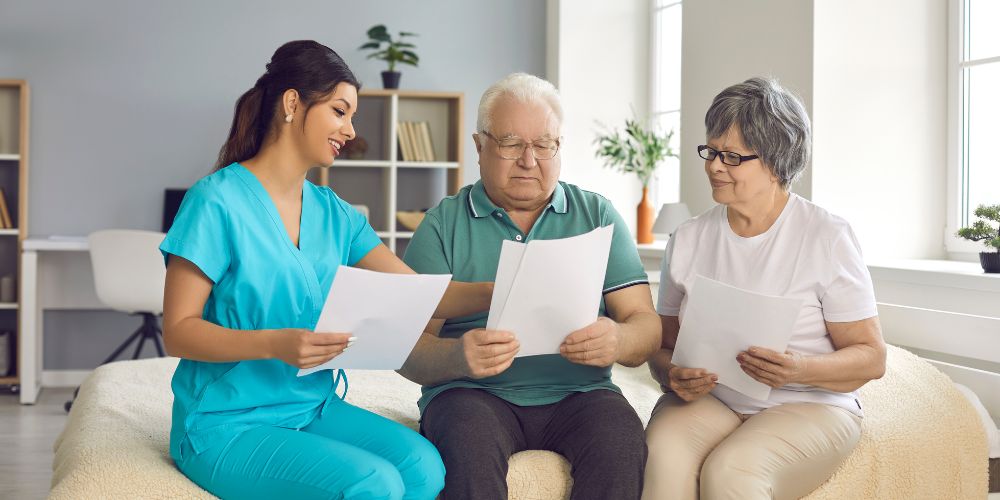 Nurse explain hospice home care services to the patients