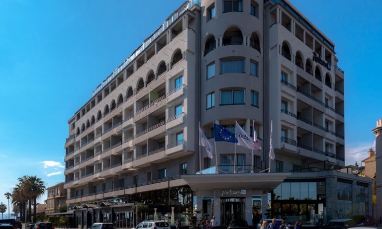 Access Cannes Hotel Radisson Blu 1835 768x461