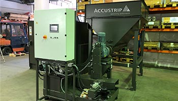 Briquetting machine with lifting device and hopper