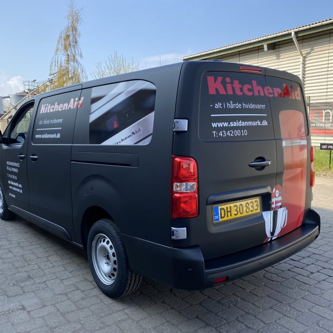 bilindpakning-bildekoration-af-varebil-kitchenaid-opel-vivaro-adinmotion2