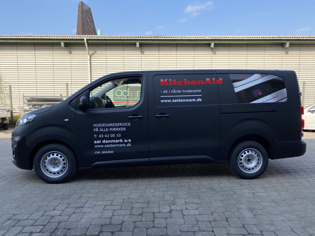 bilindpakning-bildekoration-af-varebil-kitchenaid-opel-vivaro-adinmotion