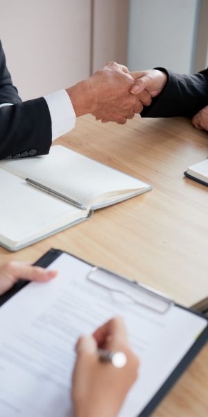 confirming-deal-4WLR4N5.jpg confirming-deal-4WLR4N5.jpg