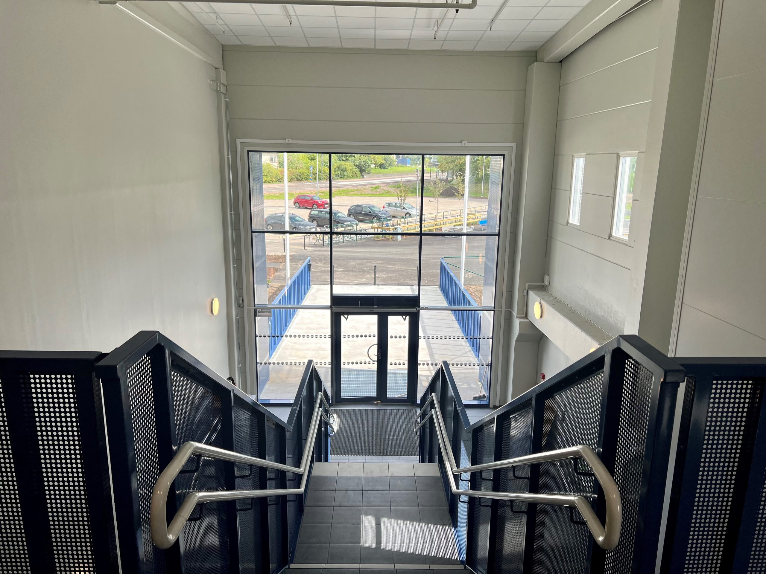 Bilden visar trappor i Kunskapsskolans nya lokaler.
