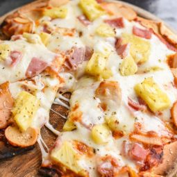 Airfryer tortilla pizza med skinke og ananas