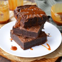 Airfryer Browniekage med saltkaramel og mælkechokolade