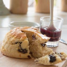 chokolade scones i airfryer servere efter engelsk tradition