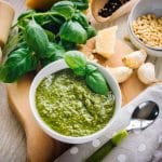 klassisk grøn pesto opskriften med god italiensk ost