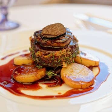 Tournedos i airfryer med bacon om og kartofler og sovs