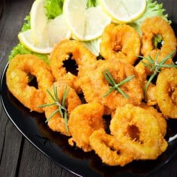 Blæksprutteringe lavet i airfryer kendt som calamari