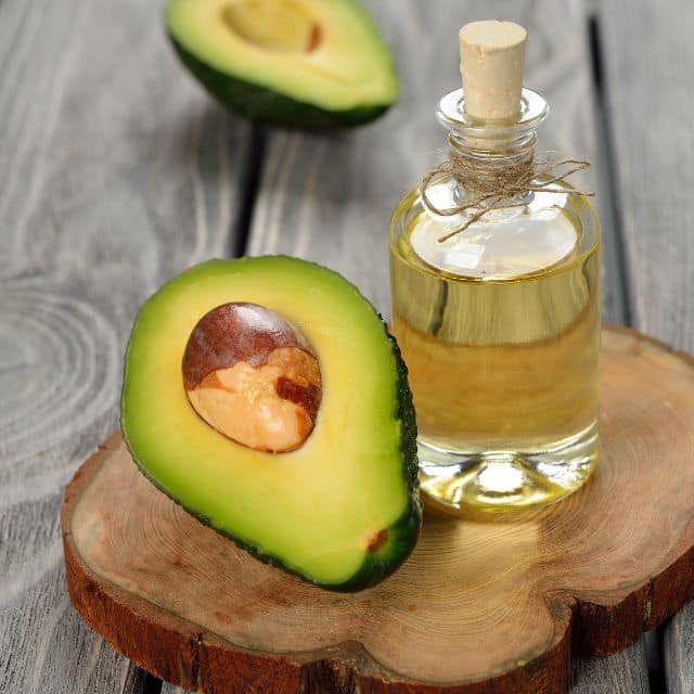 Avocadoolie næringsindhold bestående af flere livsvigtige fedtsyrer som omega 3 og vitaminer og mineraler