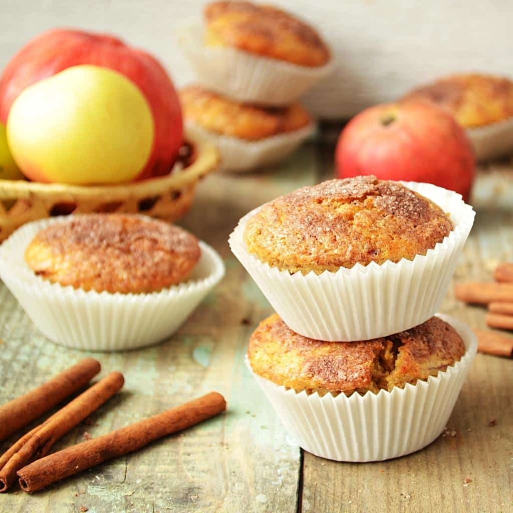 æblemuffins i airfryer med æbler og kanel