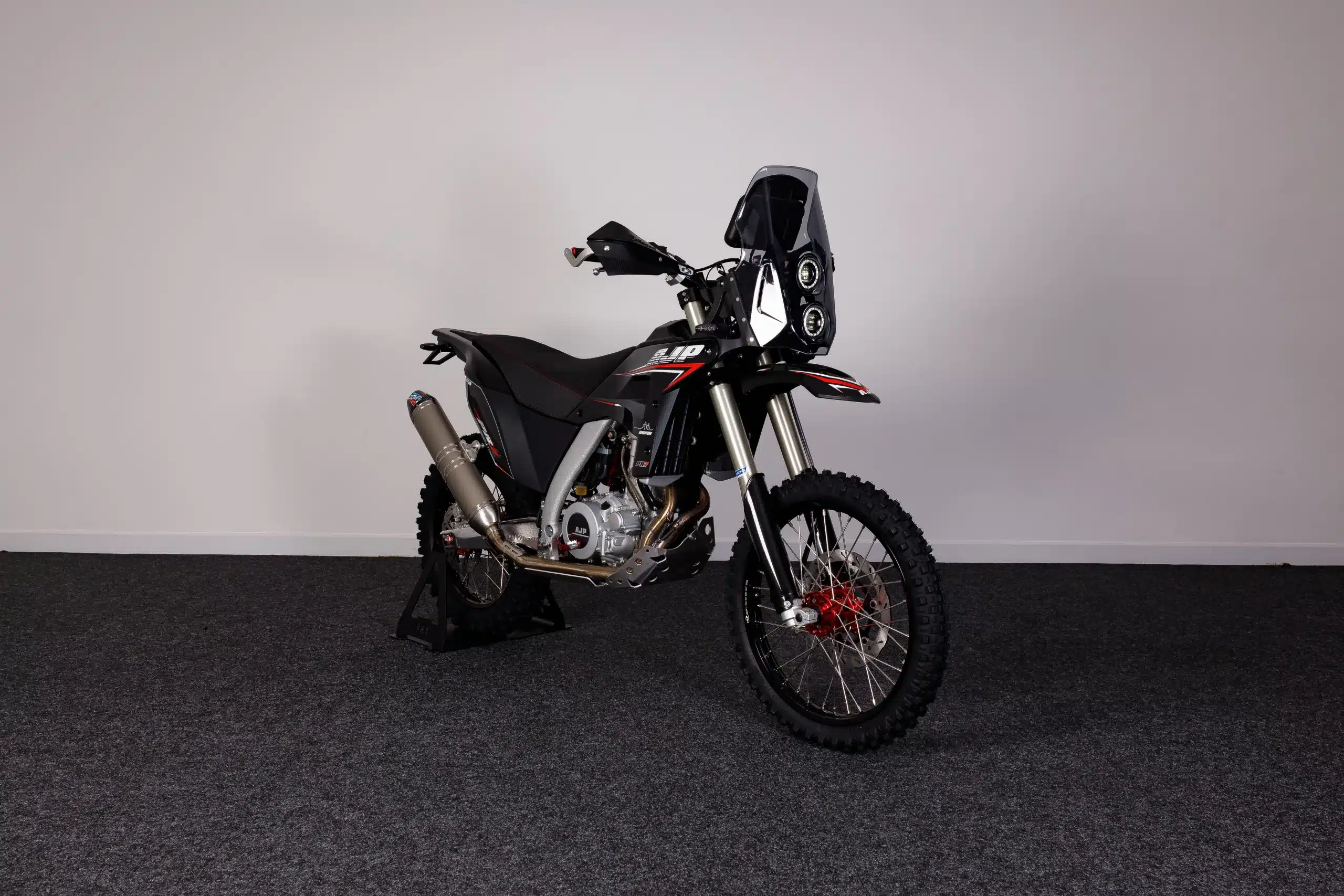 PR7 Black Front sideways