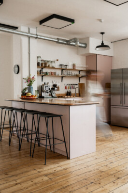 Avenue Studio's kitchen, with Rosa Aurora marble offcuts by Leleni Studio Alexander Hills Architects