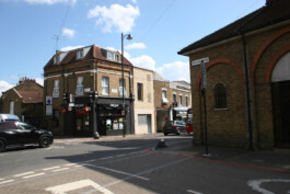 Street view of the house Alexander Hills Architects