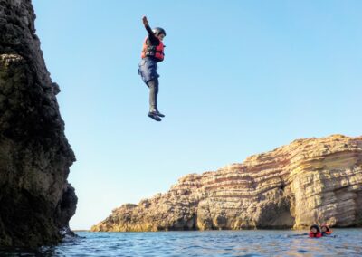 Cliff jumpimg Algarve