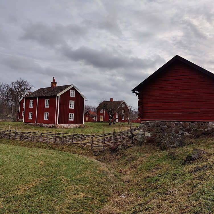 De gebouwen van het museumdorp Stensjö By.