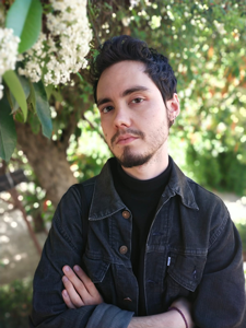 Fotografía de Lucas Celma Vendrell, autor del poemario "La raíz del asombro", 2025.