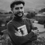 Fotografía de Adrián O. Lozano, autor del poemario "Contener el fuego", 2025.