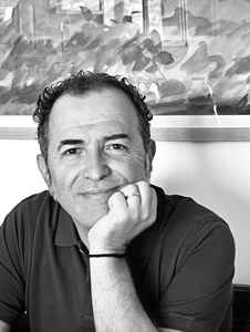 Fotografía de Francisco Cansino Carrasco, autor del poemario "Derivado al especialista", 2025.