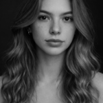 Fotografía de Dana Miranda Colina, autora del libro de relatos "Humanamente (des)leales", 2026.