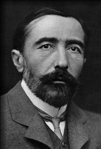 Fotografía de Joseph Conrad, autor de la novela "El corazón de las tinieblas", 2026.