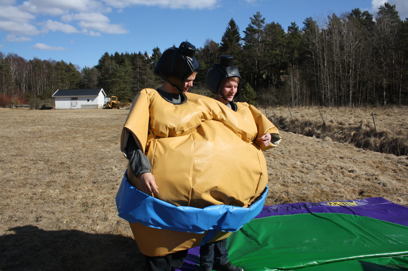 Hyr Sumodräkter