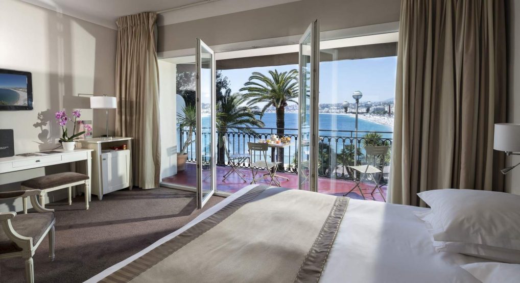 Det lønner seg å investere i et romslig rom på Hotel Suisse Nice dersom du er her en helg eller mer.