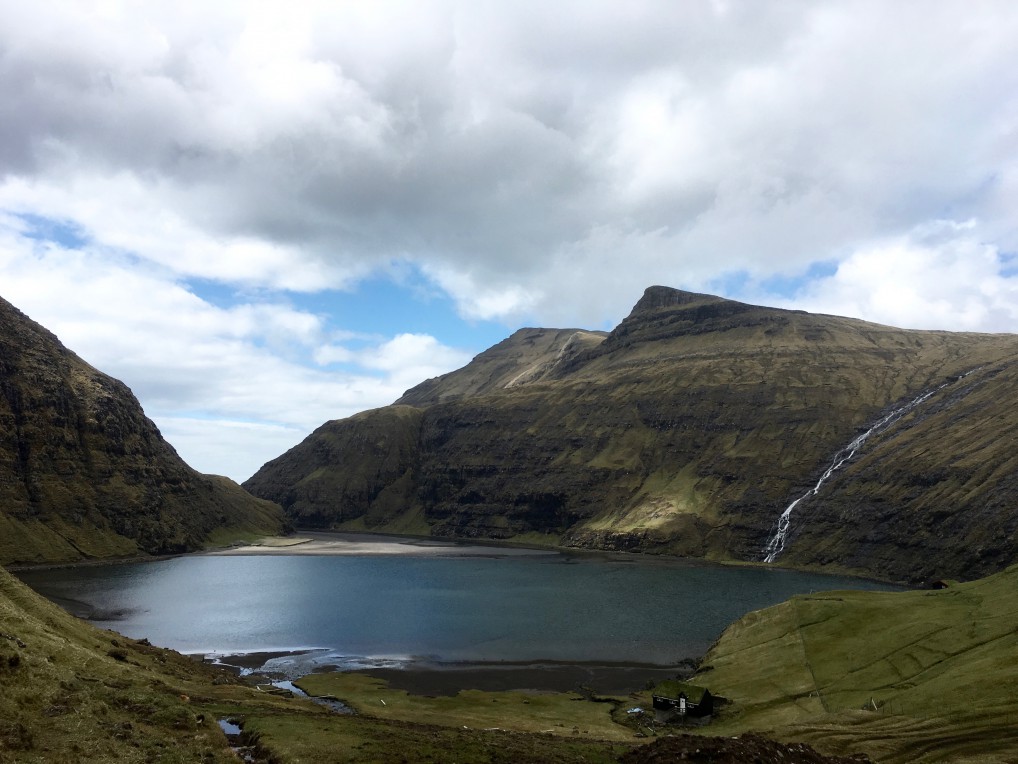 Saksun, lagune og fjell