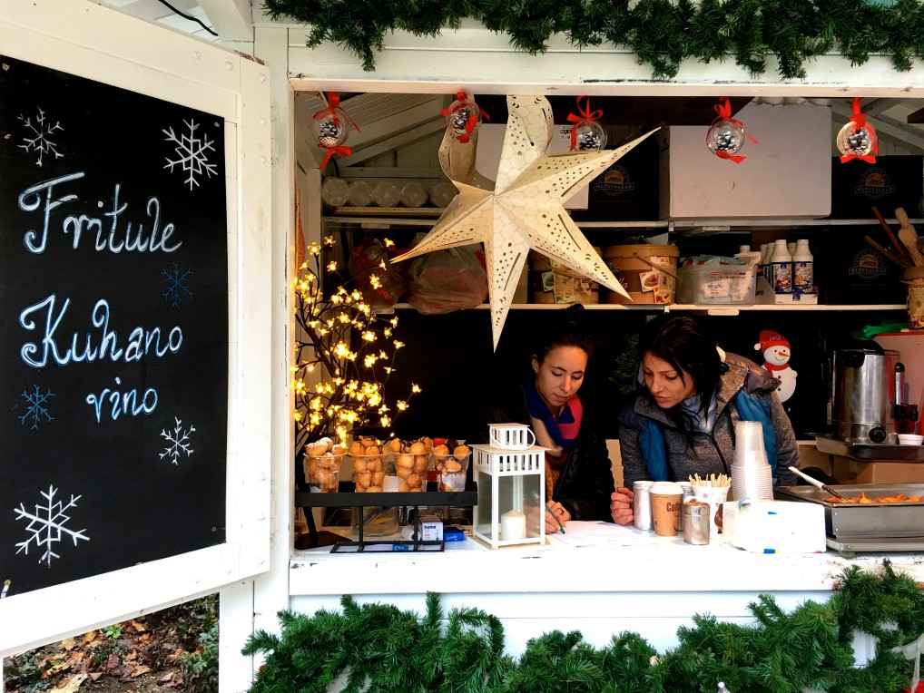 Bare for å ta det første først. I november var det ingen snø å se på Zagreb Julemarked.