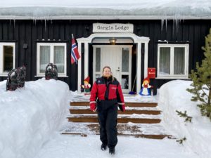 Snøskutersafari i Alta med Gargia Lodge hvor gjest er kledd for turen