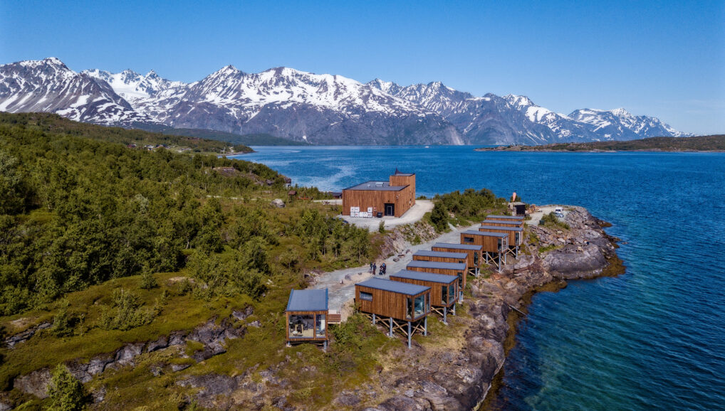 Lyngen aurora fjord cabins