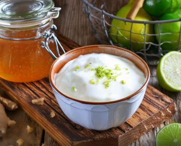 Yoghurtsås med honung, ingefära och lime | ALLT OM HONUNG