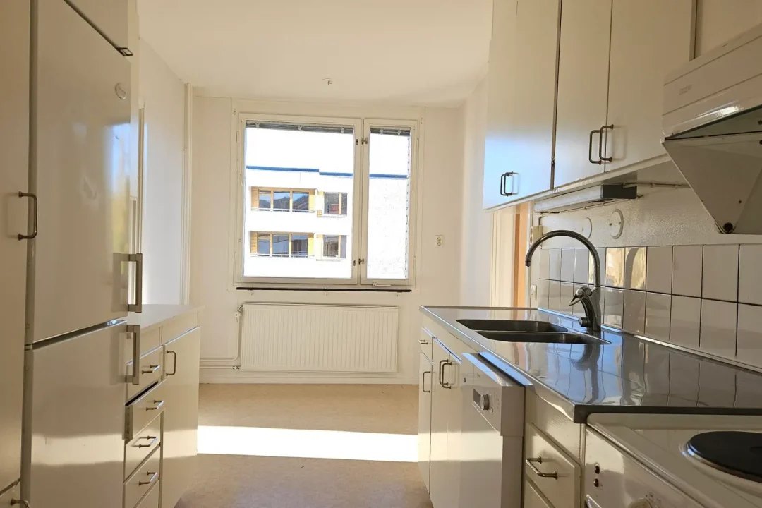 Kök i ledig lägenhet om 3 Rok i centrala Sollefteå