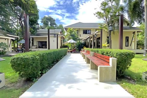 Luxurious 4-Building Villa for Rent in Rawai, Phuket - Your Private Oasis Awaits!