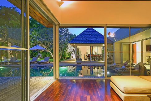07-5-bedroom-villa-with-private-pool-and-tropical-gardens-in-layan-for-rent-v0066r