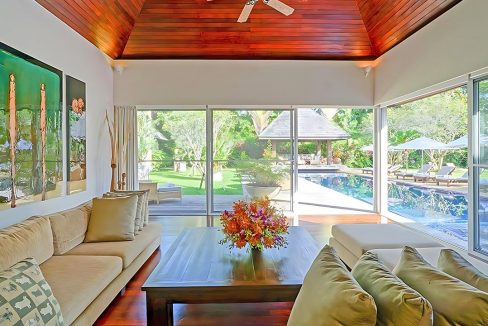 08-5-bedroom-villa-with-private-pool-and-tropical-gardens-in-layan-for-rent-v0066r