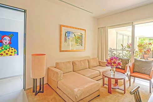 09-5-bedroom-villa-with-private-pool-and-tropical-gardens-in-layan-for-rent-v0066r