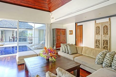 13-5-bedroom-villa-with-private-pool-and-tropical-gardens-in-layan-for-rent-v0066r