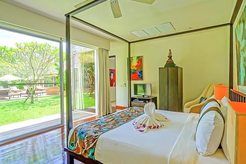 18-5-bedroom-villa-with-private-pool-and-tropical-gardens-in-layan-for-rent-v0066r